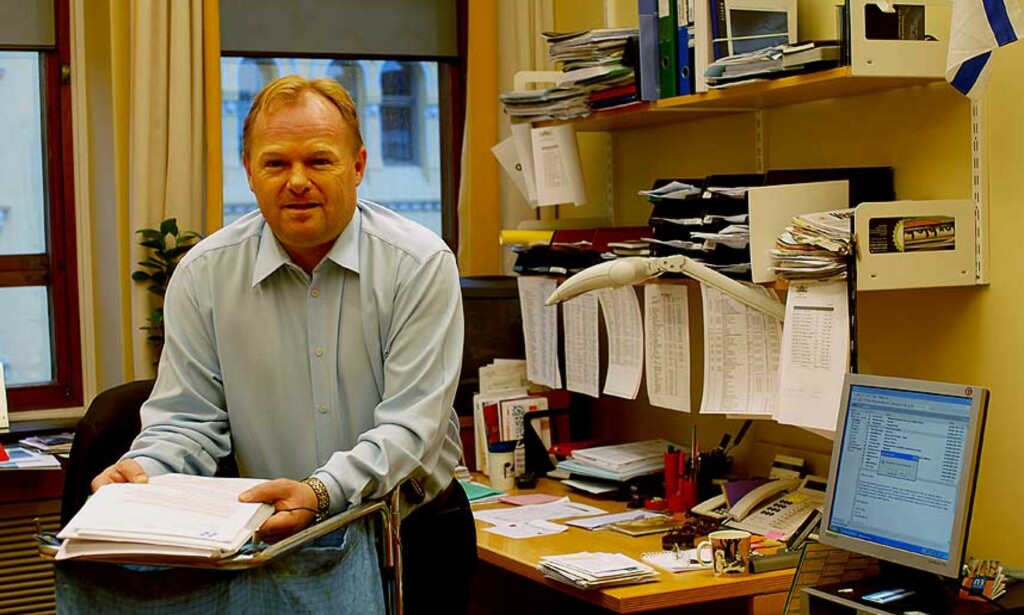 BEKLAGER PROMILLE-TALE: Per Sandberg var i dag tilbake på kontoret etter sykmeldingen i kjølvannet av den omstridte alkoholpåvirkede talen i stortingssalen. Foto: MARIE L. KLEVE BEKLAGER PROMILLE-TALE: Per Sandberg var i dag tilbake på kontoret etter sykmeldingen i kjølvannet av den omstridte alkoholpåvirkede talen i stortingssalen. Foto: MARIE L. KLEVE