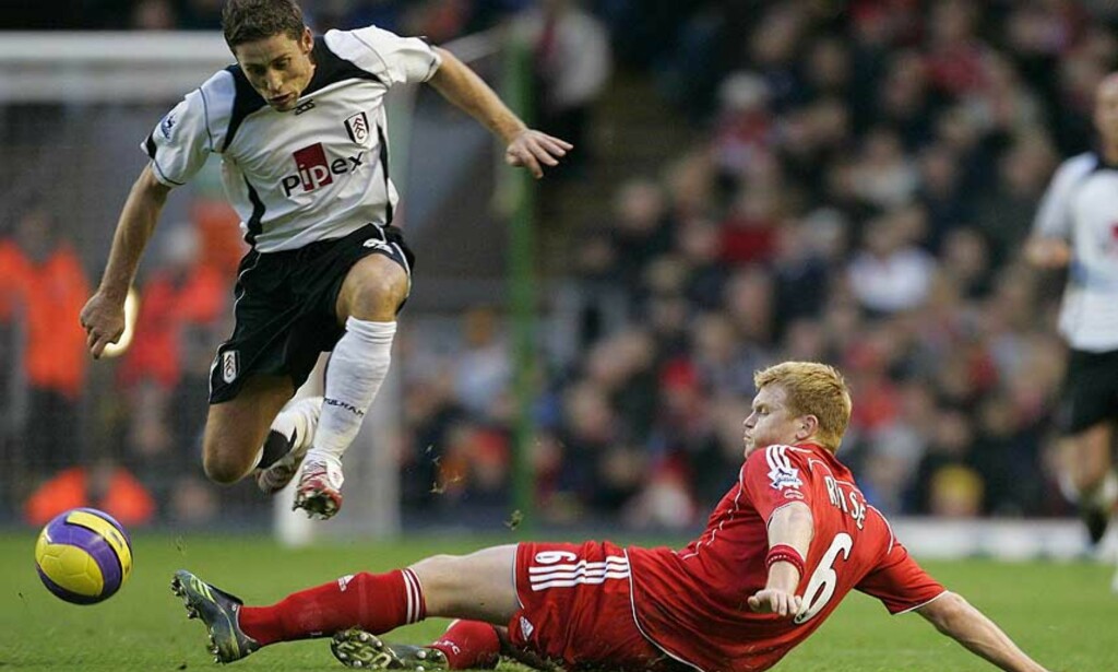 MÅ PRESTERE BEDRE: De siste dagene har både manager Rafael Benitez og Liverpool-legende Ian Rush gått ut med kritikk av John Arne Riise. - Riise har vært en stor spiller for Liverpool gjennom mange år, og har scoret noen minneverdige mål, men det er ingen tvil om at formen hans har dalt denne sesongen, mener Rush. Foto: REUTERS MÅ PRESTERE BEDRE: De siste dagene har både manager Rafael Benitez og Liverpool-legende Ian Rush gått ut med kritikk av John Arne Riise. - Riise har vært en stor spiller for Liverpool gjennom mange år, og har scoret noen minneverdige mål, men det er ingen tvil om at formen hans har dalt denne sesongen, mener Rush. Foto: REUTERS