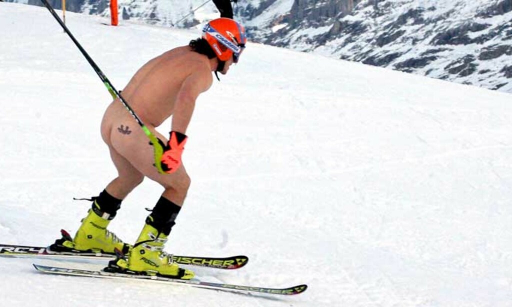 I ADAMS DRAKT: Rainer Schönfelder tapte et veddemål med fysioterapeuten, og måtte stå naken ned traseen. - Heldigvis var det ikke så kaldt, sier han. Foto: DIGITALSPORT I ADAMS DRAKT: Rainer Schönfelder tapte et veddemål med fysioterapeuten, og måtte stå naken ned traseen. - Heldigvis var det ikke så kaldt, sier han. Foto: DIGITALSPORT