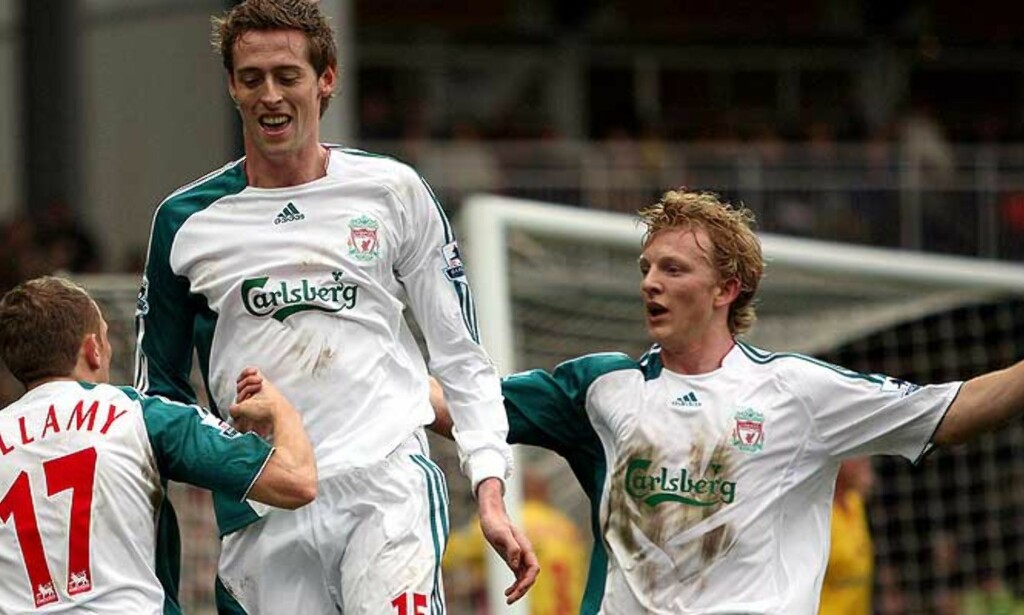 TRIPP-TRAPP-TRE SPISSER: Liverpool satset på en liten, en stor og en temmelig normal spiss. Det ga suksess på bortebane mot Watford i dag. Craig Bellamy scoret ett og Peter Crouch to mål. Dirk Kuyt bidro også i forarbeidet. Foto: AP/Scanpix TRIPP-TRAPP-TRE SPISSER: Liverpool satset på en liten, en stor og en temmelig normal spiss. Det ga suksess på bortebane mot Watford i dag. Craig Bellamy scoret ett og Peter Crouch to mål. Dirk Kuyt bidro også i forarbeidet. Foto: AP/Scanpix