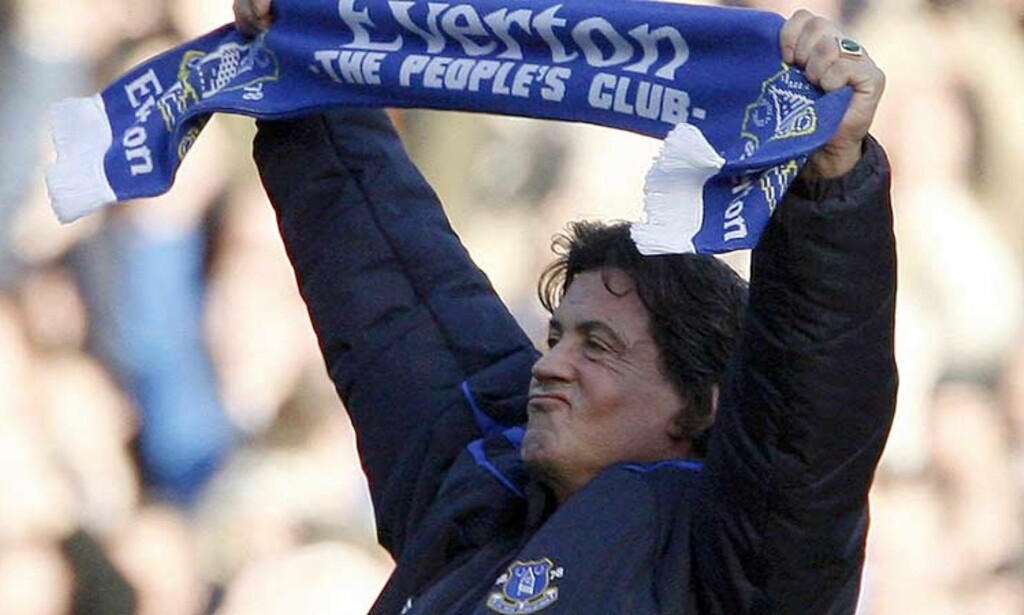 RINGSIDE: Sylvester «Rocky» Stallone var på plass på Goodison Park, iført Everton-jakke og skjerf. Likevel klarte ikke Everton mer enn uavgjort hjemme mot Reading. Foto: Reuters/Scanpix RINGSIDE: Sylvester «Rocky» Stallone var på plass på Goodison Park, iført Everton-jakke og skjerf. Likevel klarte ikke Everton mer enn uavgjort hjemme mot Reading. Foto: Reuters/Scanpix
