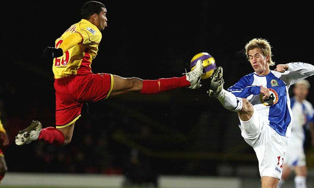 I BESTE MATRIX-STIL: Watfords Adrian Mariappa (t.v.) og Blackburns Morten Gamst Pedersen braker sammen under de lagenes møte i London. Hjemmelaget gikk til slutt seirene ut av bataljen. Foto: SIMON DAWSON/AP/SCANPIX I BESTE MATRIX-STIL: Watfords Adrian Mariappa (t.v.) og Blackburns Morten Gamst Pedersen braker sammen under de lagenes møte i London. Hjemmelaget gikk til slutt seirene ut av bataljen. Foto: SIMON DAWSON/AP/SCANPIX