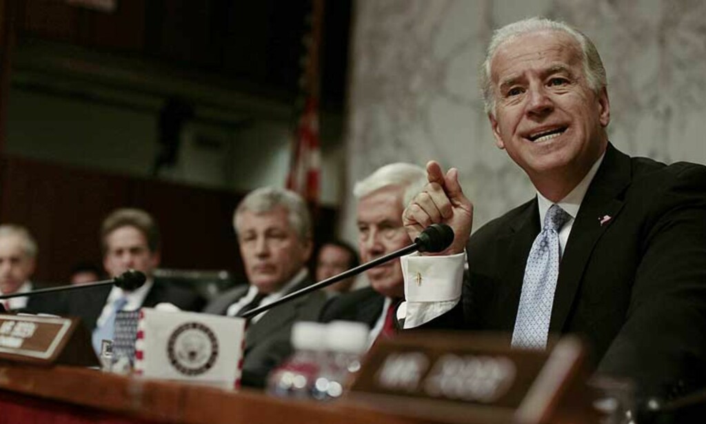 MOTSTAND: Utenrikskomiteen i Senatet avviser USAs president George W. Bushs appell om å gi hans nye Irak-strategi en sjanse. Senatorene bak resolusjonen er de to demokratene Joseph Biden (til høyre) og Carl Levin, samt republikaneren Chuck Hagel. Foto: REUTERS/ SCANPIX MOTSTAND: Utenrikskomiteen i Senatet avviser USAs president George W. Bushs appell om å gi hans nye Irak-strategi en sjanse. Senatorene bak resolusjonen er de to demokratene Joseph Biden (til høyre) og Carl Levin, samt republikaneren Chuck Hagel. Foto: REUTERS/ SCANPIX