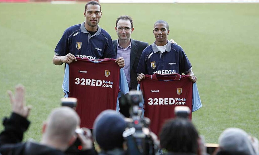 SMIL! John Carew (t.v.) poserte i dag med Aston Villa-drakta, sammen med manager Martin O\'Neill og klubbens andre spisskjøp, Ashley Young. Foto: DARREN STAPLES/REUTERS/SCANPIX SMIL! John Carew (t.v.) poserte i dag med Aston Villa-drakta, sammen med manager Martin O\'Neill og klubbens andre spisskjøp, Ashley Young. Foto: DARREN STAPLES/REUTERS/SCANPIX
