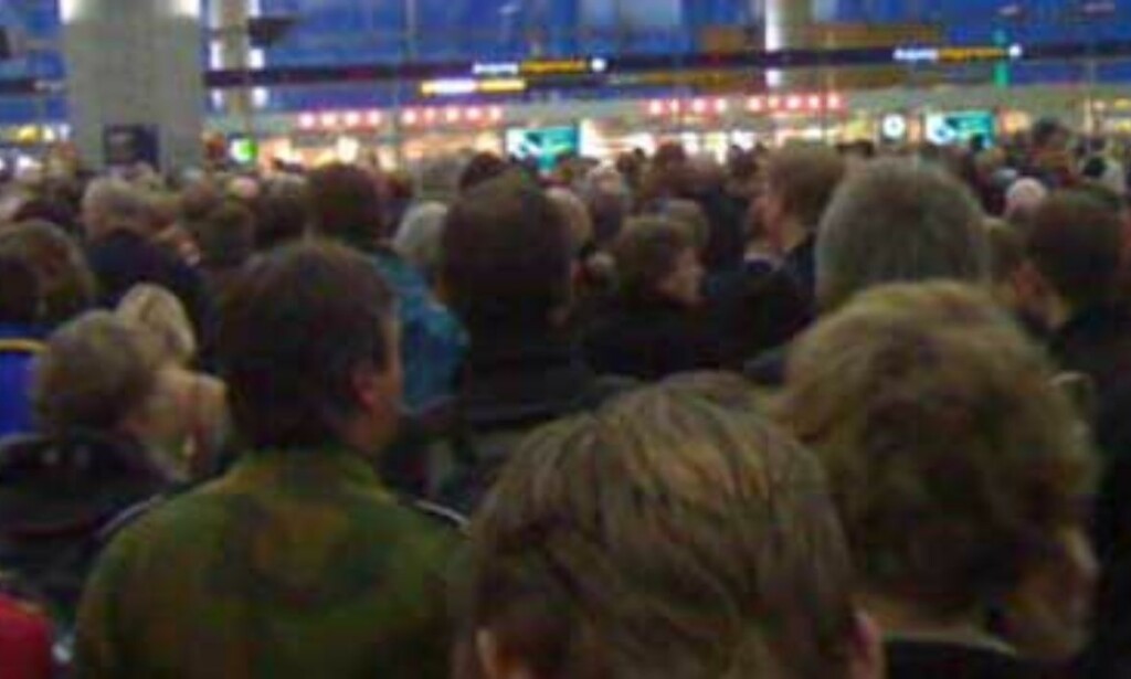 image: Store forsinkelser etter terrorfrykt på Gardermoen image: Store forsinkelser etter terrorfrykt på Gardermoen