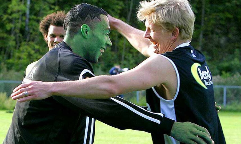 LIKER KALLENAVNET: Ifølge John Carew var det Steffen Iversen som introduserte kallenavnet som nå gjøres kjent over hele England - Hulken. Foto: Arnt E. Folvik Forhulkning: Terje Svinning LIKER KALLENAVNET: Ifølge John Carew var det Steffen Iversen som introduserte kallenavnet som nå gjøres kjent over hele England - Hulken. Foto: Arnt E. Folvik Forhulkning: Terje Svinning