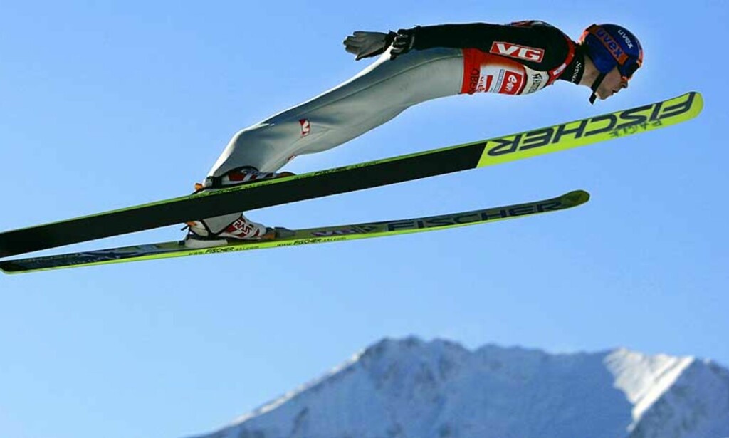 PÅ PALLEN FOR 8. GANG: Ifølge landslagssjef Mika Kojonkoski er Anders Jacobsen overstresset om dagen, men likevel hoppet han ned til en 2. plass i Oberstorf i dag. Foto: AP PÅ PALLEN FOR 8. GANG: Ifølge landslagssjef Mika Kojonkoski er Anders Jacobsen overstresset om dagen, men likevel hoppet han ned til en 2. plass i Oberstorf i dag. Foto: AP