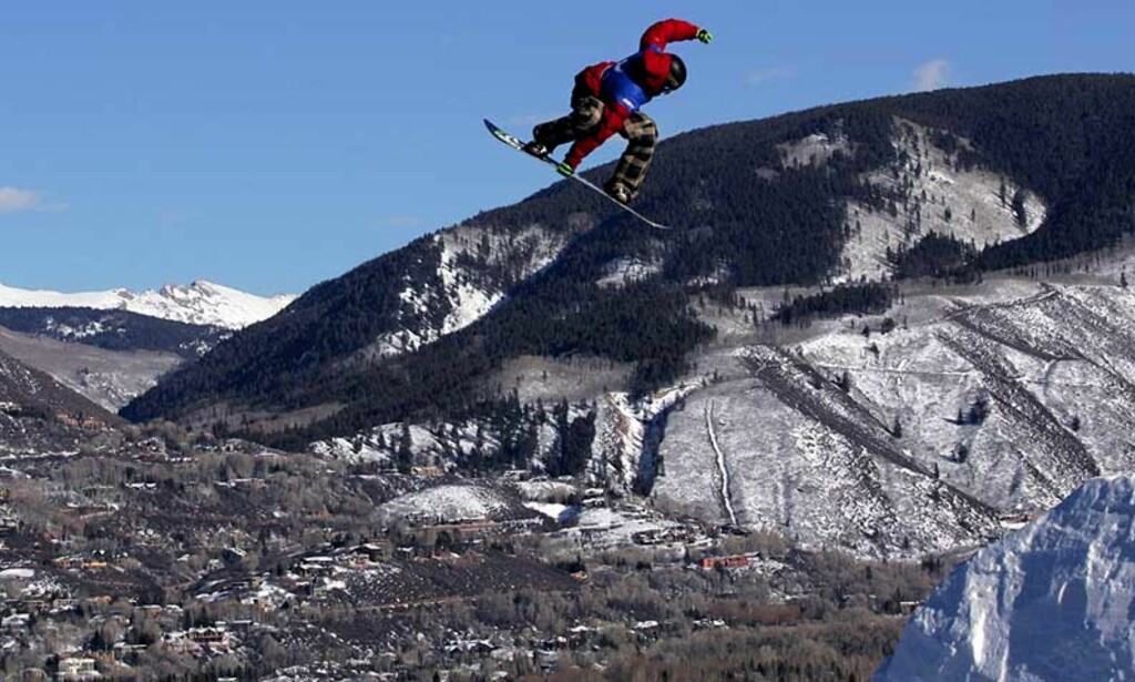 TAKEOFF: Her har Andreas Wiig forlatt hoppet i trickrennet i X Games i natt norsk tid. Nordmannen tok gull. Foto: Scanpix/Ap TAKEOFF: Her har Andreas Wiig forlatt hoppet i trickrennet i X Games i natt norsk tid. Nordmannen tok gull. Foto: Scanpix/Ap