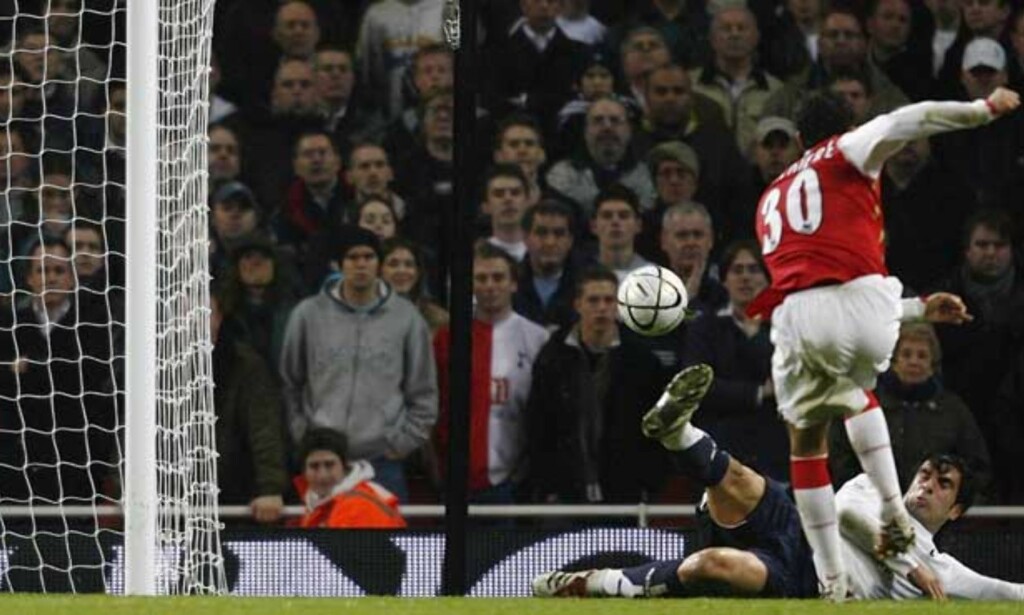 SCORET I EKSTRAOMGANGENE: Jeremie Aliadiere sendte Gunners i ledelsen igjen i første ekstraomgang. Arsenal vant til slutt 3-1. Foto: REUTERS SCORET I EKSTRAOMGANGENE: Jeremie Aliadiere sendte Gunners i ledelsen igjen i første ekstraomgang. Arsenal vant til slutt 3-1. Foto: REUTERS