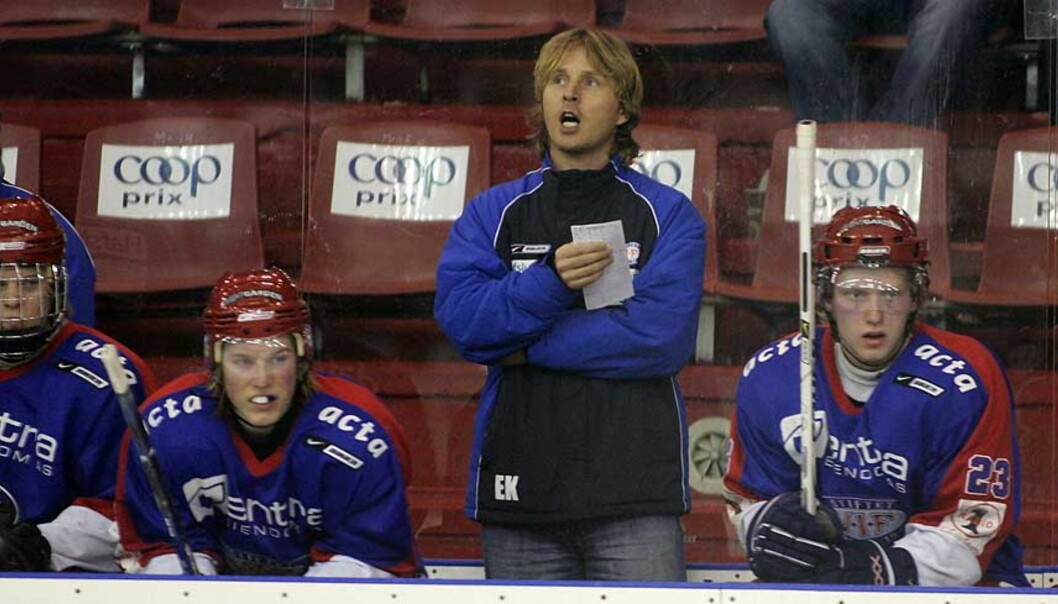 <strong><b>GULL I SIKTE:</strong></b> Espen Knutsens Vålerenga slo Lillehammer 7-2 i kveld, og har en hånd på seriegullet. Foto: SCANPIX <strong><b>GULL I SIKTE:</strong></b> Espen Knutsens Vålerenga slo Lillehammer 7-2 i kveld, og har en hånd på seriegullet. Foto: SCANPIX