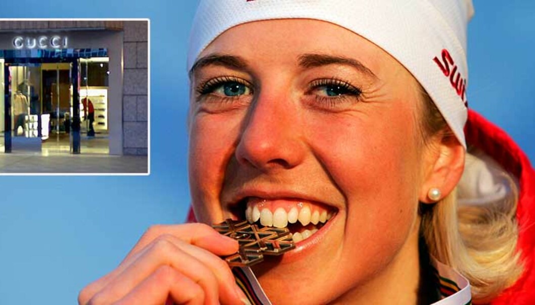 <strong><b>KRESEN:</strong></B> Kristin Størmer Steira innvilget seg en shoppingtur i dag, etter bronsemedaljen søndag. Og det var ingen billigbutikk langrennsjenta valgte seg ut - men den fasjonable kleskjeden Gucci. Foto: SCANPIX/John Rasmussen <strong><b>KRESEN:</strong></B> Kristin Størmer Steira innvilget seg en shoppingtur i dag, etter bronsemedaljen søndag. Og det var ingen billigbutikk langrennsjenta valgte seg ut - men den fasjonable kleskjeden Gucci. Foto: SCANPIX/John Rasmussen