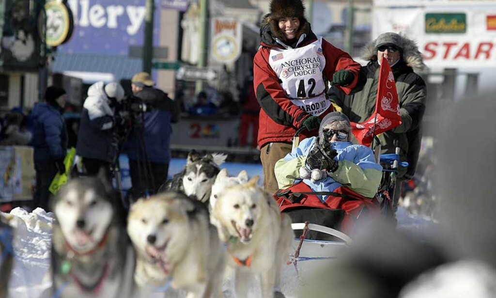 UTEN PASSASJERER I GÅR: Sigrid Ekran ga Sharon O\'Hara skyss gjennom sentrum av Anchorage i Alaska sist lørdag. Sent i går kveld hadde hun kvittet seg med ballasten, og kom til sjekkpunktet Takotna som beste førsteårsdeltaker. Foto: AP UTEN PASSASJERER I GÅR: Sigrid Ekran ga Sharon O\'Hara skyss gjennom sentrum av Anchorage i Alaska sist lørdag. Sent i går kveld hadde hun kvittet seg med ballasten, og kom til sjekkpunktet Takotna som beste førsteårsdeltaker. Foto: AP