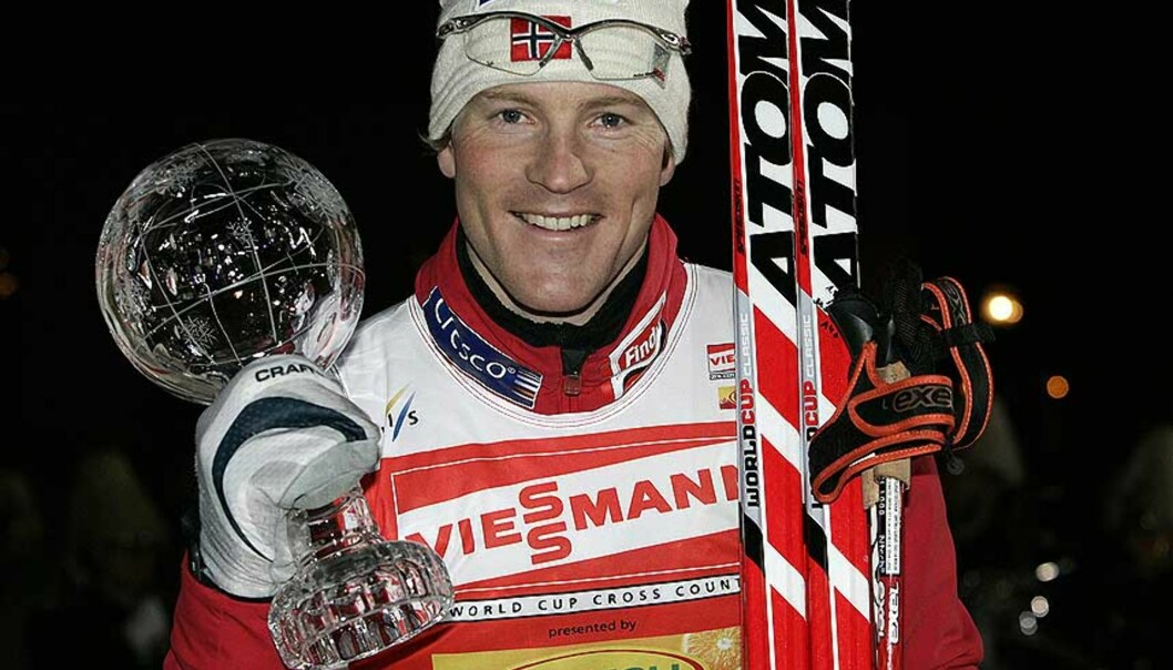 <strong><b>SEIERSGLISET:</strong></b> Jens Arne Svartedal vant onsdag sprintcupen sammenlagt efter Slottssprinten i Stockholm. Her poserer han med glasskula som er det synlige beviset. Foto: HENRIK MONTGOMERY/SCANPIX <strong><b>SEIERSGLISET:</strong></b> Jens Arne Svartedal vant onsdag sprintcupen sammenlagt efter Slottssprinten i Stockholm. Her poserer han med glasskula som er det synlige beviset. Foto: HENRIK MONTGOMERY/SCANPIX