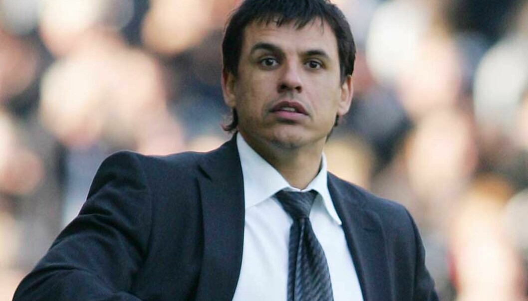 <strong><B>FERDIG:</strong></B> Chris Coleman tapte begge kampene i påskehelga, og samtidig mistet Fulham-styret tålmodigheten med ham. Nå blir han erstattet av Lawrie Sanchez i de resterende kampene av sesongen. Foto: Sang Tan/AP/SCANPIX <strong><B>FERDIG:</strong></B> Chris Coleman tapte begge kampene i påskehelga, og samtidig mistet Fulham-styret tålmodigheten med ham. Nå blir han erstattet av Lawrie Sanchez i de resterende kampene av sesongen. Foto: Sang Tan/AP/SCANPIX