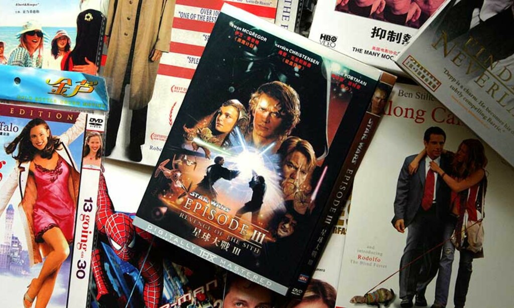 PIRATHAVN: Piratene kontrollerer opptil 90 prosent av DVD-markedet i Kina. Foto: SCANPIX/AP PIRATHAVN: Piratene kontrollerer opptil 90 prosent av DVD-markedet i Kina. Foto: SCANPIX/AP