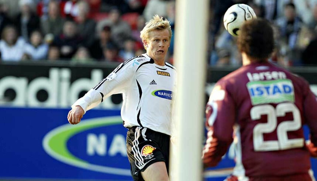 <strong><b>RETT MANN PÅ RETT PLASS:</strong></b> Å være en god spiss handler mye om å plassere seg riktig foran mål, forklarer Steffen Iversen, her er i aksjon mot Molde forrige sesong. Foto: Geir Otto Johansen/Scanpix <strong><b>RETT MANN PÅ RETT PLASS:</strong></b> Å være en god spiss handler mye om å plassere seg riktig foran mål, forklarer Steffen Iversen, her er i aksjon mot Molde forrige sesong. Foto: Geir Otto Johansen/Scanpix