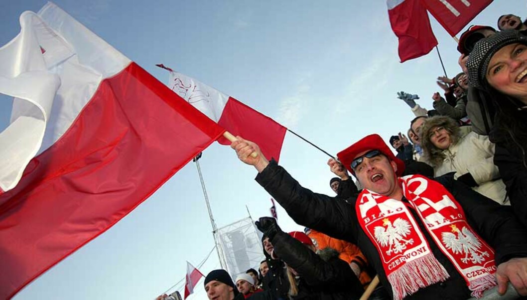 <strong><B>FLEST POLAKKER I NORGE:</strong></B> I fjor kom 7400 polske statsborgere som arbeidsinnvandrere til Norge. Her koser en gjeng seg på hopprenn i Holmenkollen 17. mars, der polske Adam Malysz vant. Foto: SCANPIX <strong><B>FLEST POLAKKER I NORGE:</strong></B> I fjor kom 7400 polske statsborgere som arbeidsinnvandrere til Norge. Her koser en gjeng seg på hopprenn i Holmenkollen 17. mars, der polske Adam Malysz vant. Foto: SCANPIX