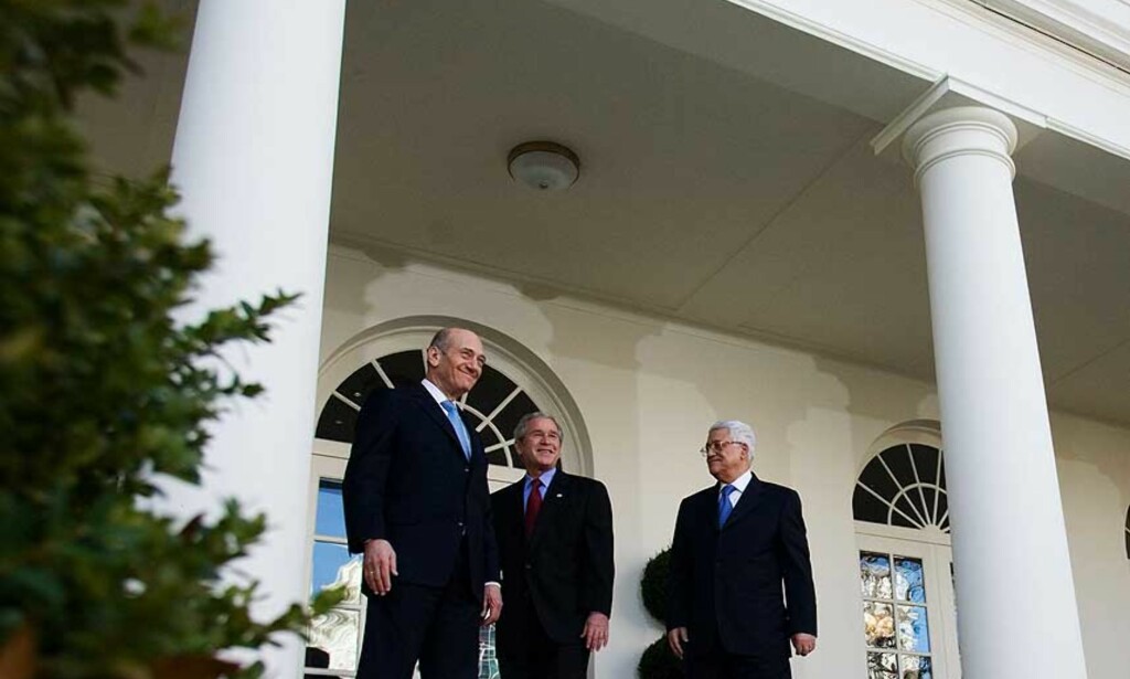 VEIEN TIL FRED? Ehud Olmert og Mahmoud Abbas er enige om å bli enige. Foto: Scanpix VEIEN TIL FRED? Ehud Olmert og Mahmoud Abbas er enige om å bli enige. Foto: Scanpix