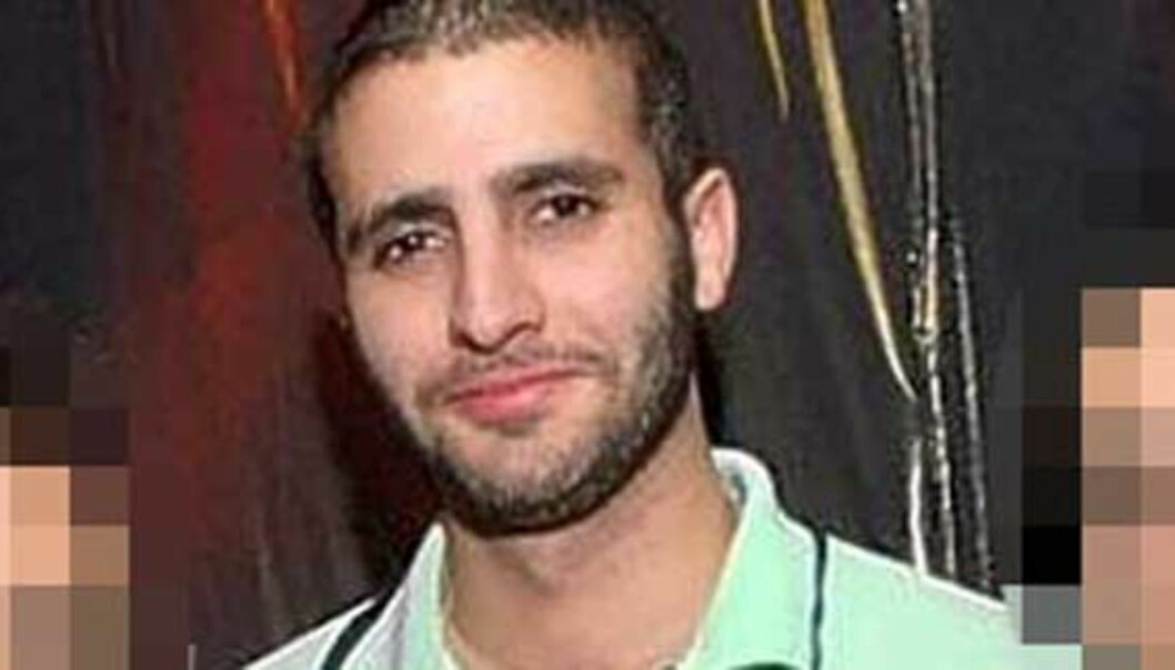 <B>ETTERLYST:</B> Farouk Abdulhak (21) skal ha kontaktet en advokat i Jemen for å få ham til å forsvare seg mot mistanken om at Farouk var involvert i drapet i London. <B>ETTERLYST:</B> Farouk Abdulhak (21) skal ha kontaktet en advokat i Jemen for å få ham til å forsvare seg mot mistanken om at Farouk var involvert i drapet i London.