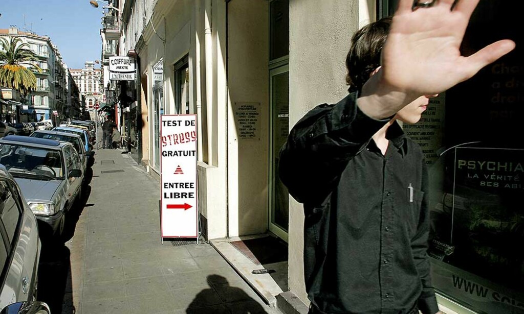 HOS SCIENTOLOGENE: På fortauet i Nice reklameres det for den gratis stresstesten som Olav Gunnar Ballos datter tok for drøye 14 dager siden. Foto: Jacques Hvistendahl/Dagbladet HOS SCIENTOLOGENE: På fortauet i Nice reklameres det for den gratis stresstesten som Olav Gunnar Ballos datter tok for drøye 14 dager siden. Foto: Jacques Hvistendahl/Dagbladet