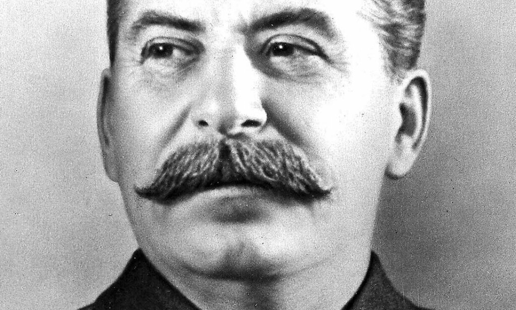 - PREGET AV BORGERLIG HISTORIESKRIVING: Tjen Folkets talsmann mener historiskriverne stadig underkjenner Stalins bedrifter, for eksempel satsning på tungindustrien. De mener han er en stor teoretiker, selv om han nok drepte litt for mange. Foto: SCANPIX - PREGET AV BORGERLIG HISTORIESKRIVING: Tjen Folkets talsmann mener historiskriverne stadig underkjenner Stalins bedrifter, for eksempel satsning på tungindustrien. De mener han er en stor teoretiker, selv om han nok drepte litt for mange. Foto: SCANPIX