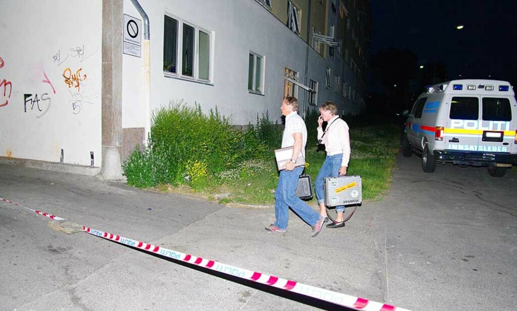 KNIVSTUKKET: En mann er sent til sykehuset etter å ha fått et knivstikk i brystet i denne bygården i Schweigaards gate. Foto: tipser.no / DANIEL DALE LAABAK KNIVSTUKKET: En mann er sent til sykehuset etter å ha fått et knivstikk i brystet i denne bygården i Schweigaards gate. Foto: tipser.no / DANIEL DALE LAABAK