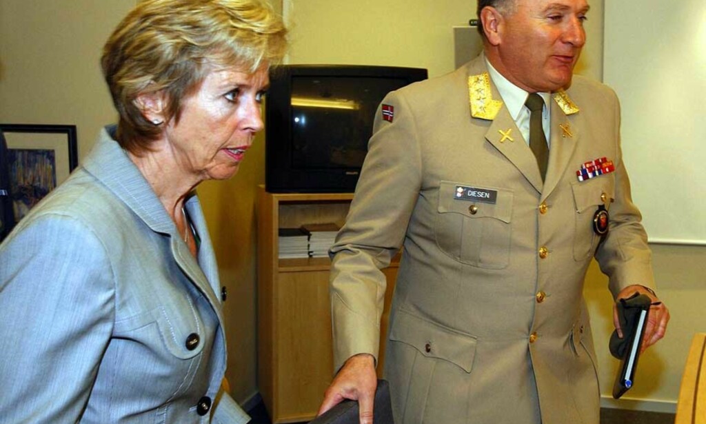 MÅ FORKLARE SEG: Alt bråket rundt Forsvaret og styrkene i Afghanistan har ført til at Stortinget har innkalt forsvarssjef Sverre Diesen og forsvarsminister Anne-Grethe Strøm-Erichsen til høring. Foto: Scanpix MÅ FORKLARE SEG: Alt bråket rundt Forsvaret og styrkene i Afghanistan har ført til at Stortinget har innkalt forsvarssjef Sverre Diesen og forsvarsminister Anne-Grethe Strøm-Erichsen til høring. Foto: Scanpix