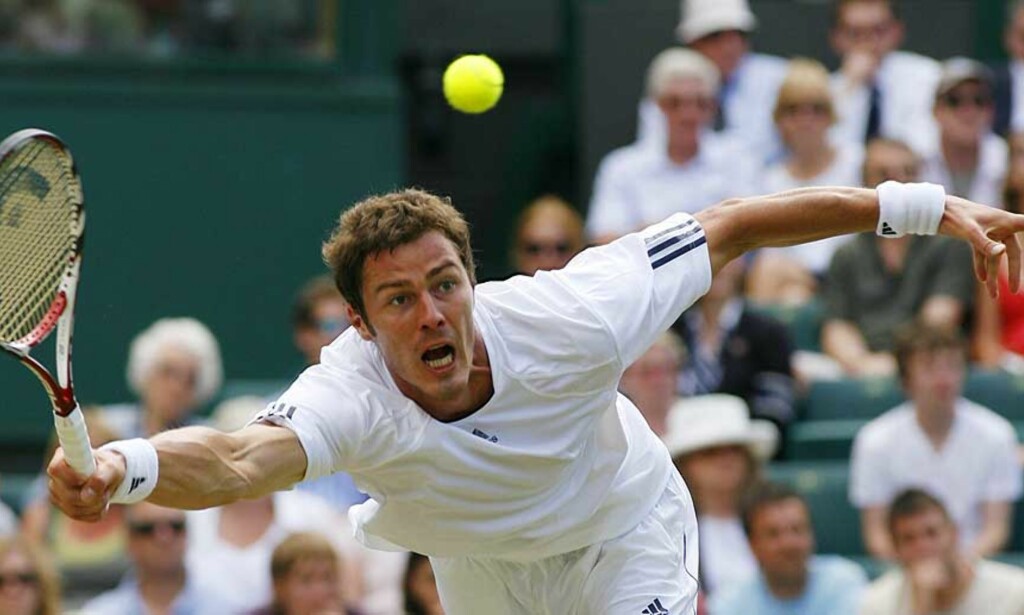 TREFFSIKKER: Marat Safin viste fram gammel storhet i Wimbledon-turneringen da russeren slo ut en av Roger Federers hovedutfordrere, Novak Djokovic. Foto: AFP/Scanpix TREFFSIKKER: Marat Safin viste fram gammel storhet i Wimbledon-turneringen da russeren slo ut en av Roger Federers hovedutfordrere, Novak Djokovic. Foto: AFP/Scanpix