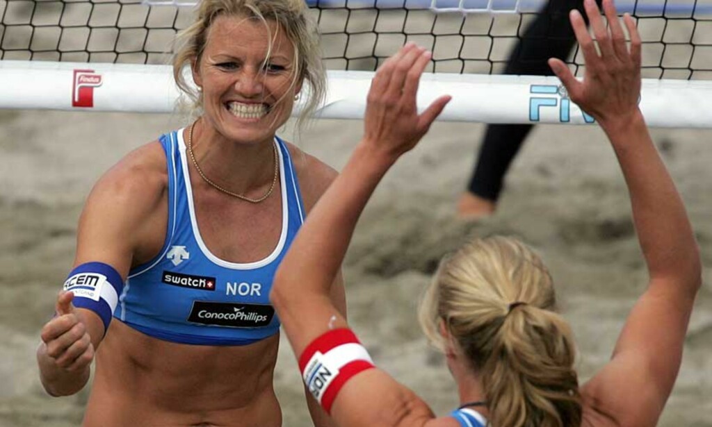 JUBEL: Kathrine Maaseide og Susanne Glesnes fortsetter storspillet under EM i sandvolleyball - og det måneden før OL i Beijing. Arkivfoto: ALF OVE HANSEN/SCANPIX JUBEL: Kathrine Maaseide og Susanne Glesnes fortsetter storspillet under EM i sandvolleyball - og det måneden før OL i Beijing. Arkivfoto: ALF OVE HANSEN/SCANPIX