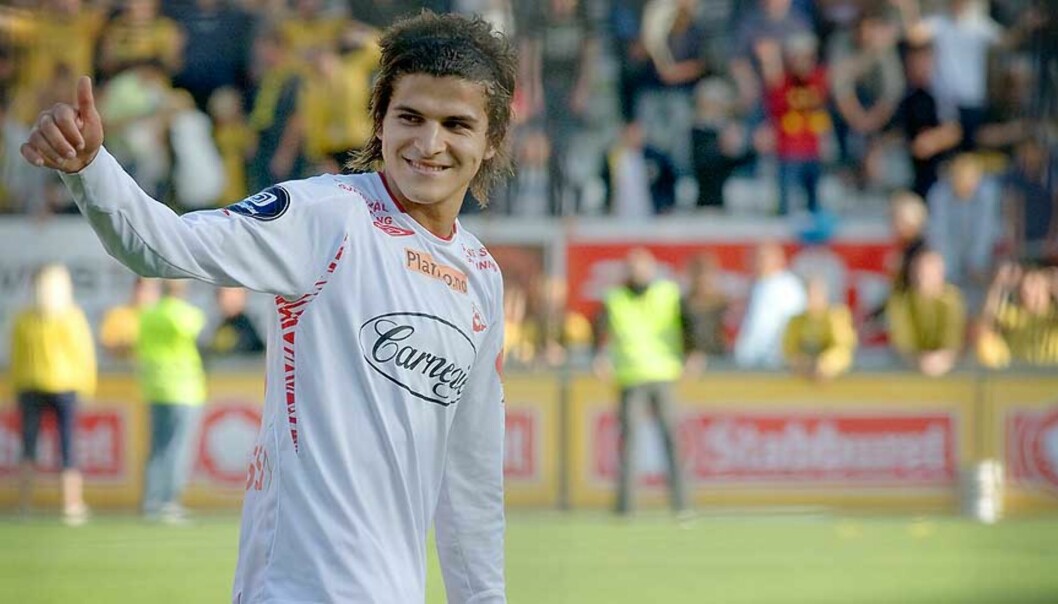 <b>OPTIMISTISK:</b> Tarik Elyounoussi og Fredrikstad leder Tippeligaen. Det få unggutten til å tro på gull, og betyr samtidig også at en avgjørelse rundt fotballframtiden blir vanskeligere å ta. Foto: Linn Cathrin Olsen/Scanpix <b>OPTIMISTISK:</b> Tarik Elyounoussi og Fredrikstad leder Tippeligaen. Det få unggutten til å tro på gull, og betyr samtidig også at en avgjørelse rundt fotballframtiden blir vanskeligere å ta. Foto: Linn Cathrin Olsen/Scanpix