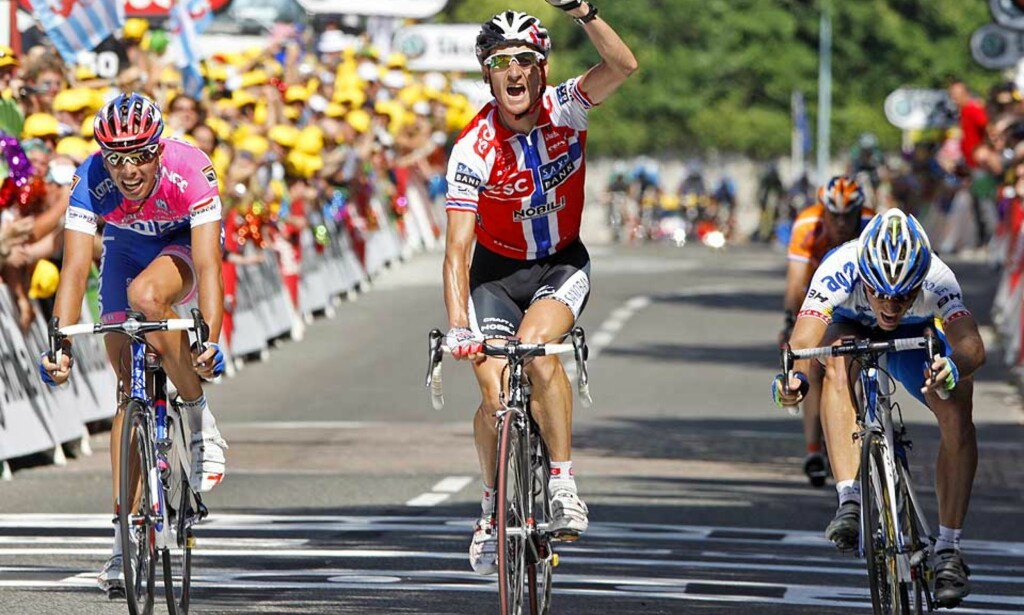 HOLDT INN: Til tross for at sveitsiske Martin Elmiger kom fra rygg mot slutten, holdt det akkurat ikke til å stjele seieren fra Kurt Asle Arvesen. Foto: REUTERS/SCANPIX HOLDT INN: Til tross for at sveitsiske Martin Elmiger kom fra rygg mot slutten, holdt det akkurat ikke til å stjele seieren fra Kurt Asle Arvesen. Foto: REUTERS/SCANPIX