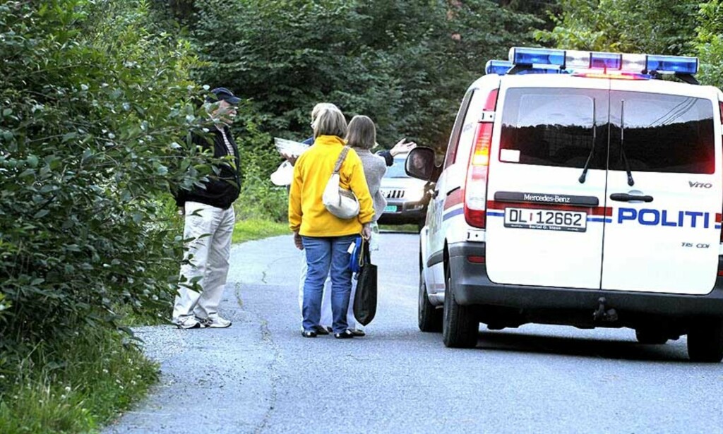 PATRULJERER: Politiet patruljerer nå området asylmottaket ligger i. Beboere og naboer føler seg utrygge etter skuddene som ble løsnet mot mottaket i går. Foto: John Terje Pedersen, Dagbladet PATRULJERER: Politiet patruljerer nå området asylmottaket ligger i. Beboere og naboer føler seg utrygge etter skuddene som ble løsnet mot mottaket i går. Foto: John Terje Pedersen, Dagbladet