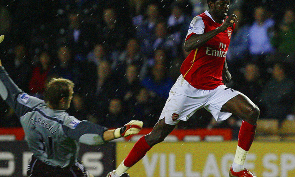 BLIR I ARSENAL: Emmanuel Adebayor runder Roy Carrol i West Ham-målet og scorer. Togoleseren scoret 30 mål for Arsenal i fjor. Foto: SCANPIX BLIR I ARSENAL: Emmanuel Adebayor runder Roy Carrol i West Ham-målet og scorer. Togoleseren scoret 30 mål for Arsenal i fjor. Foto: SCANPIX