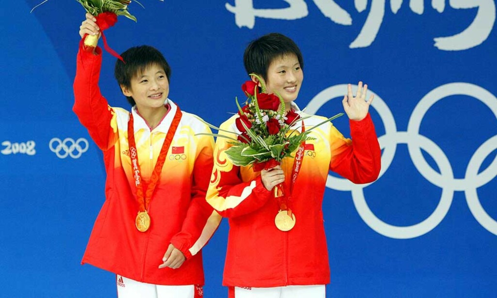 PURUNGE MEDALJER: 16-årige Wang Xin (fødselsdag i går) og 15-årige Chen Ruolin er to nye eksempler på en syk toppidrett som trenger all mulig oppmerksomhet for å bli frisk igjen, skriver Esten O. Sæther. Foto: AP/SCANPIX PURUNGE MEDALJER: 16-årige Wang Xin (fødselsdag i går) og 15-årige Chen Ruolin er to nye eksempler på en syk toppidrett som trenger all mulig oppmerksomhet for å bli frisk igjen, skriver Esten O. Sæther. Foto: AP/SCANPIX