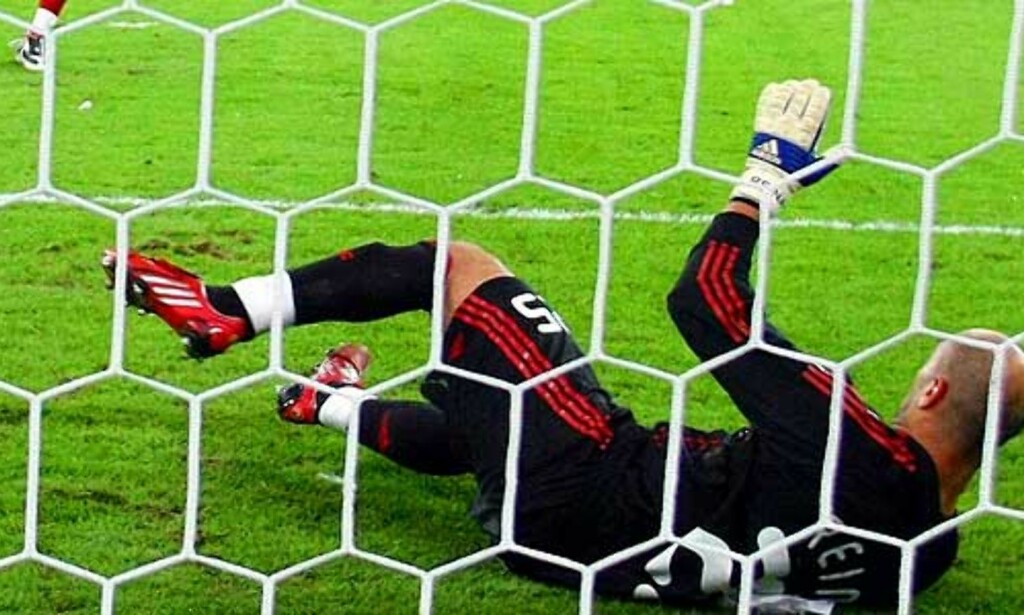 image: Rustne Liverpool reddet av Reina image: Rustne Liverpool reddet av Reina