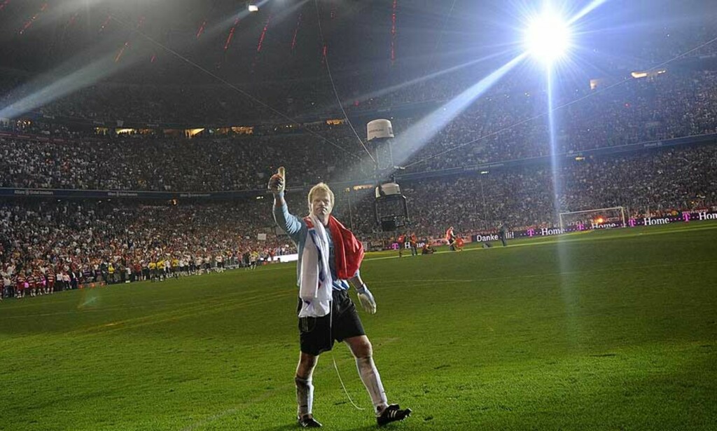 POPULÆR: Sånn blir det når du står utmerket i mål i 20 år, slik som Oliver Kahn har gjort det. Foto: KAI PFAFFENBACH/REUTERS/SCANPIX POPULÆR: Sånn blir det når du står utmerket i mål i 20 år, slik som Oliver Kahn har gjort det. Foto: KAI PFAFFENBACH/REUTERS/SCANPIX