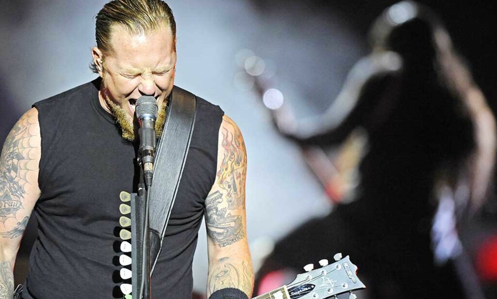 TILBAKE TIL RØTTENE: Metallica greier langt på vei å gjenskape stemningen fra sine tidlige plater, men plages av til dels sviktende kondis og skurrende produksjon, mener vår anmelder. Her er Metallica-vokalist James Hetfield under en konsert i Berlin i går, i anledning den nye skiva. Foto: SCANPIX TILBAKE TIL RØTTENE: Metallica greier langt på vei å gjenskape stemningen fra sine tidlige plater, men plages av til dels sviktende kondis og skurrende produksjon, mener vår anmelder. Her er Metallica-vokalist James Hetfield under en konsert i Berlin i går, i anledning den nye skiva. Foto: SCANPIX