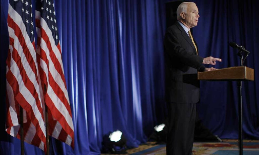 VALGKAMP PÅ VENT: John McCain vil stanse sin egen valgkamp og heller jobbe med å redde amerikansk økonomi. Foto: BRIAN SNYDER/SCANPIX VALGKAMP PÅ VENT: John McCain vil stanse sin egen valgkamp og heller jobbe med å redde amerikansk økonomi. Foto: BRIAN SNYDER/SCANPIX