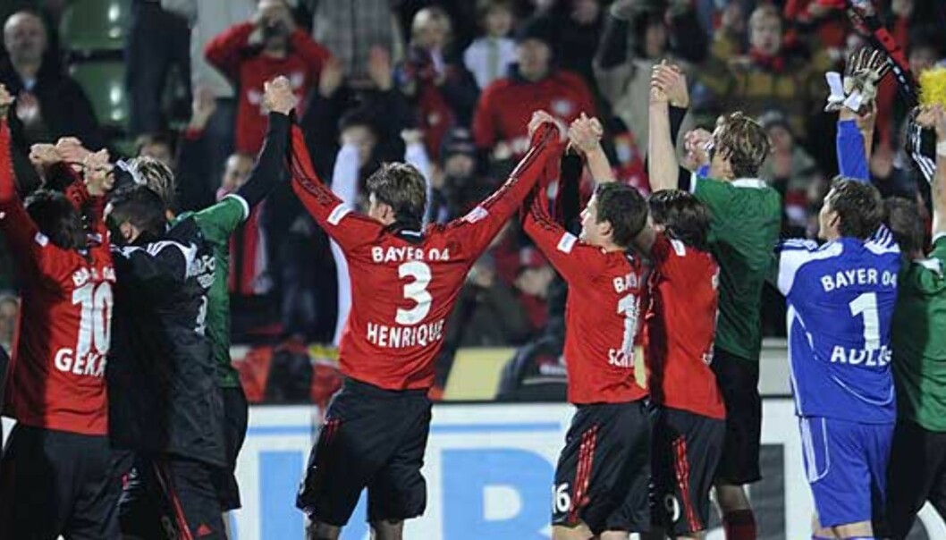 Bayer Leverkusen til topps Bayer Leverkusen til topps