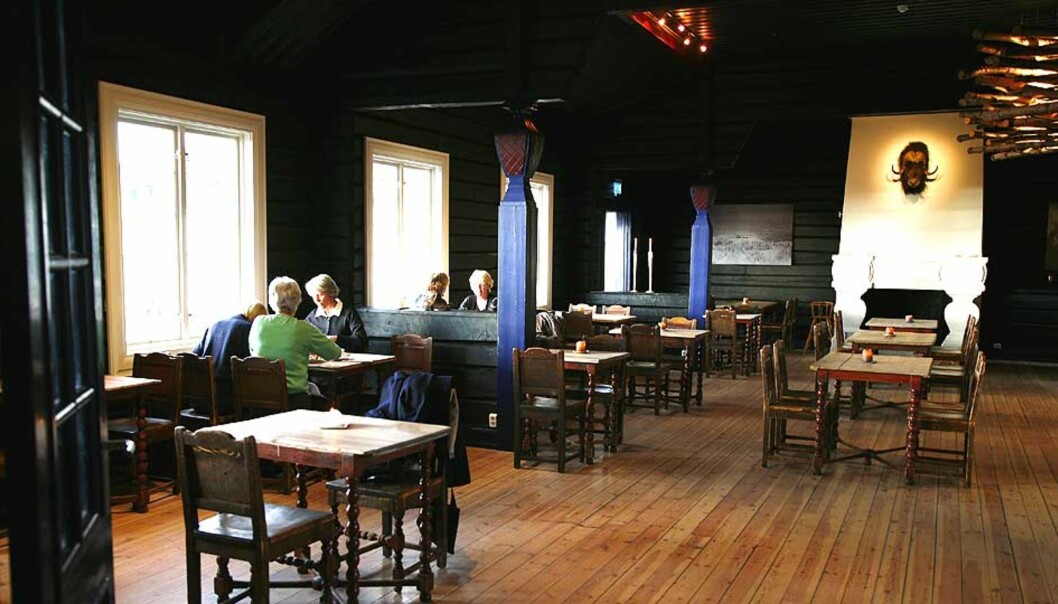 <strong><b>SPORTSSTUE:</strong></b> Serveringsstedet ble bygget i 1926 av Ringnes Bryggeri, og åpnet dørene 10. mai året etter. Med de nye eierne er det mulig å få både kråkebollerogn og rømmevafler. <strong><b>SPORTSSTUE:</strong></b> Serveringsstedet ble bygget i 1926 av Ringnes Bryggeri, og åpnet dørene 10. mai året etter. Med de nye eierne er det mulig å få både kråkebollerogn og rømmevafler.