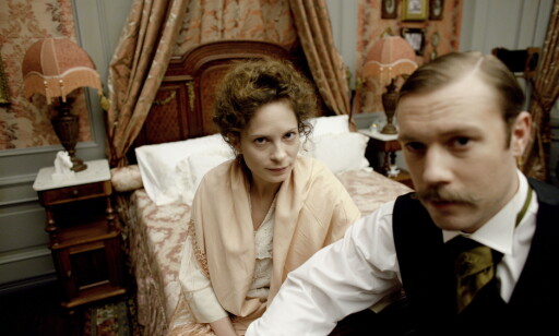 KRITISERT: Tv-dramaet «Harry & Charles» ble kritisert for å ha tatt seg friheter og skrevet inn et forhold mellom kong Haakon og hoffdama Tulle Carstensen. Foto: Lars Eivind Bones KRITISERT: Tv-dramaet «Harry & Charles» ble kritisert for å ha tatt seg friheter og skrevet inn et forhold mellom kong Haakon og hoffdama Tulle Carstensen. Foto: Lars Eivind Bones