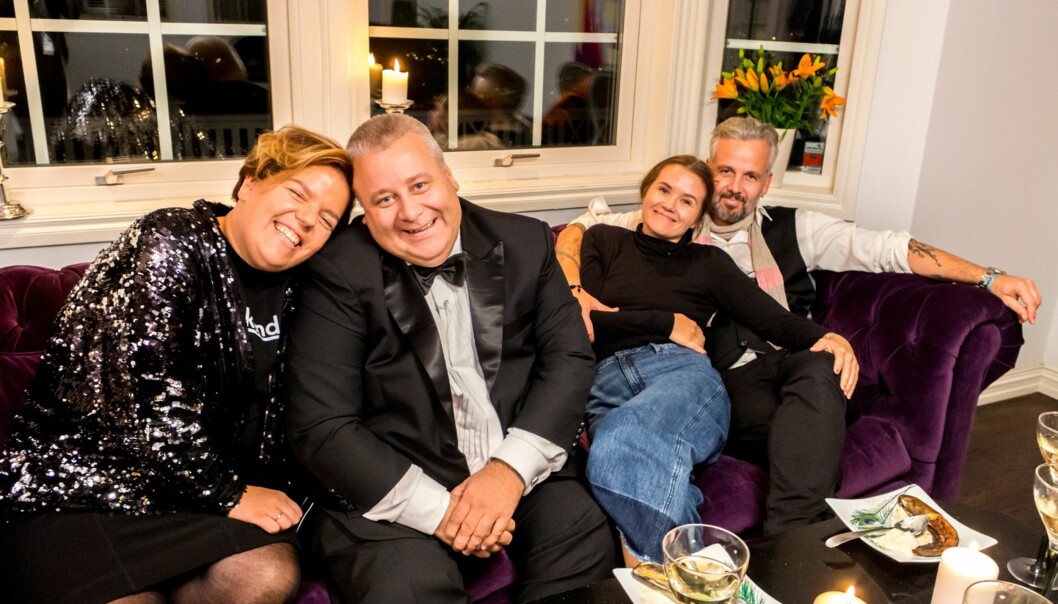 GOD STEMNING: Else Kåss Furuseth, Bård Hoksrud, Live Nelvik og Ari Behn i «4-stjerners middag». Foto: TVNorge GOD STEMNING: Else Kåss Furuseth, Bård Hoksrud, Live Nelvik og Ari Behn i «4-stjerners middag». Foto: TVNorge