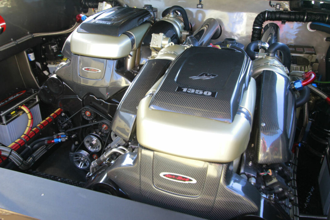 Motorene har til sammen fire turboer og yter totalt 2700 hk. Foto: Espen Stensrud Motorene har til sammen fire turboer og yter totalt 2700 hk. Foto: Espen Stensrud
