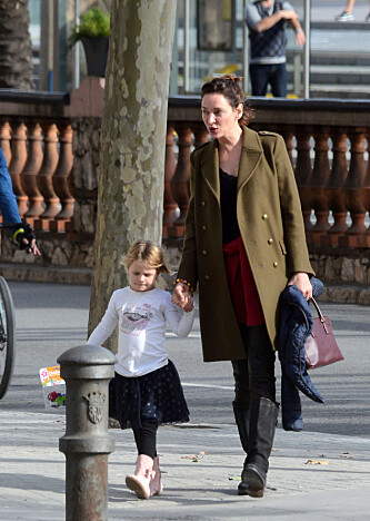 VIL IKKE GI SEG: Thurman kjemper om foreldreretten for datteren Luna (4). Her er mor og datter sammen i Barcelona. Foto: Scanpix. VIL IKKE GI SEG: Thurman kjemper om foreldreretten for datteren Luna (4). Her er mor og datter sammen i Barcelona. Foto: Scanpix.