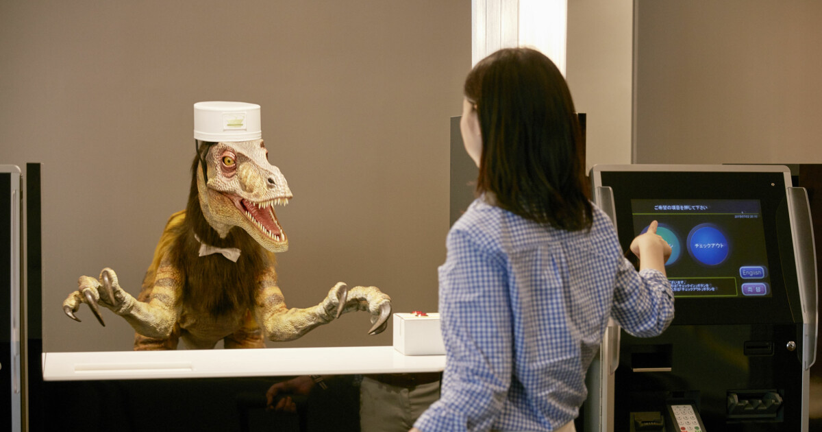 Bilderesultat for robot bak skranken på hotellet