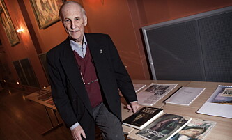 25 ÅRS ARBEID: Haakon Mehren har i mer enn 25 år kjempet for den genierklærte norske kunstneren Aksel Waldemar Johannessen, her med noen av bøkene Mehren har gitt ut: «Vår glemte maler» (1992) og «Kampen for Aksel Waldemar Johannessen» (2011). Foto: Anders Grønneberg / Dagbladet 25 ÅRS ARBEID: Haakon Mehren har i mer enn 25 år kjempet for den genierklærte norske kunstneren Aksel Waldemar Johannessen, her med noen av bøkene Mehren har gitt ut: «Vår glemte maler» (1992) og «Kampen for Aksel Waldemar Johannessen» (2011). Foto: Anders Grønneberg / Dagbladet