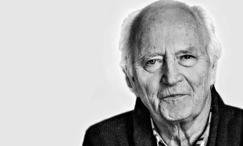 image: Thorvald Stoltenberg ble overrasket da han lot bilen stå: - Bilfrie sentrum er rett rundt hjørnet