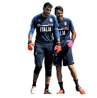 ARVTAKER: Det er ventet at Gigio Donnarumma vil ta over den dagen gianluigi Buffon legger hanskene på hylla. Foto: FourFourTwo ARVTAKER: Det er ventet at Gigio Donnarumma vil ta over den dagen gianluigi Buffon legger hanskene på hylla. Foto: FourFourTwo