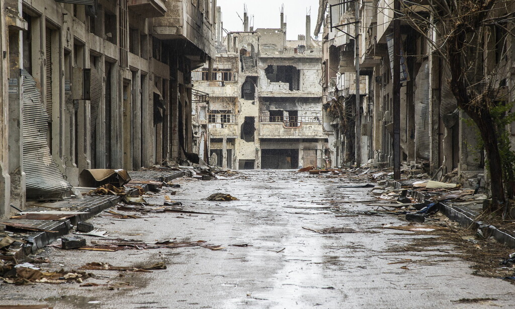 ORKER IKKE: Paul har sluttet å se på nyhetssendingene fra Syria. Han orker ikke alle ødeleggelsene. Han hører heller på Jahn Teigens "Optimist". Foto: Hans Arne Vedlog ORKER IKKE: Paul har sluttet å se på nyhetssendingene fra Syria. Han orker ikke alle ødeleggelsene. Han hører heller på Jahn Teigens "Optimist". Foto: Hans Arne Vedlog