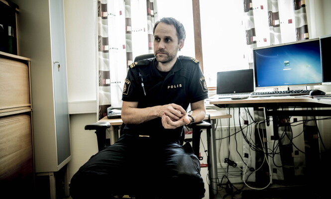 <strong>PREGET:</strong> Gårsdagens bussulykke har gjort dypt inntrykk på politiførstebetjent Erik Sidenvall, som selv har to barn. Foto: Thomas Rasmus Skaug / Dagbladet <strong>PREGET:</strong> Gårsdagens bussulykke har gjort dypt inntrykk på politiførstebetjent Erik Sidenvall, som selv har to barn. Foto: Thomas Rasmus Skaug / Dagbladet